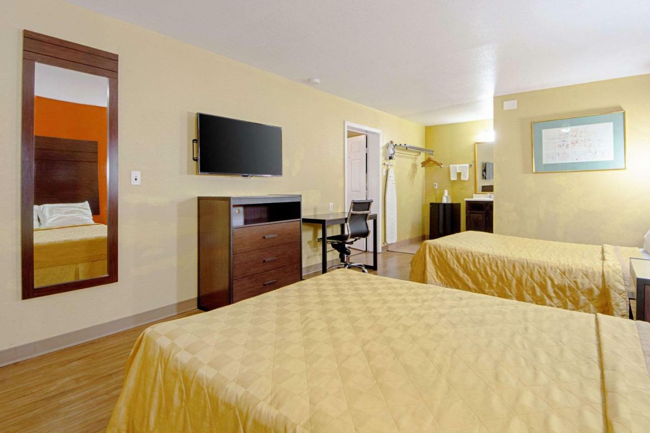 Economy Inn & Suites Denton Eksteriør billede