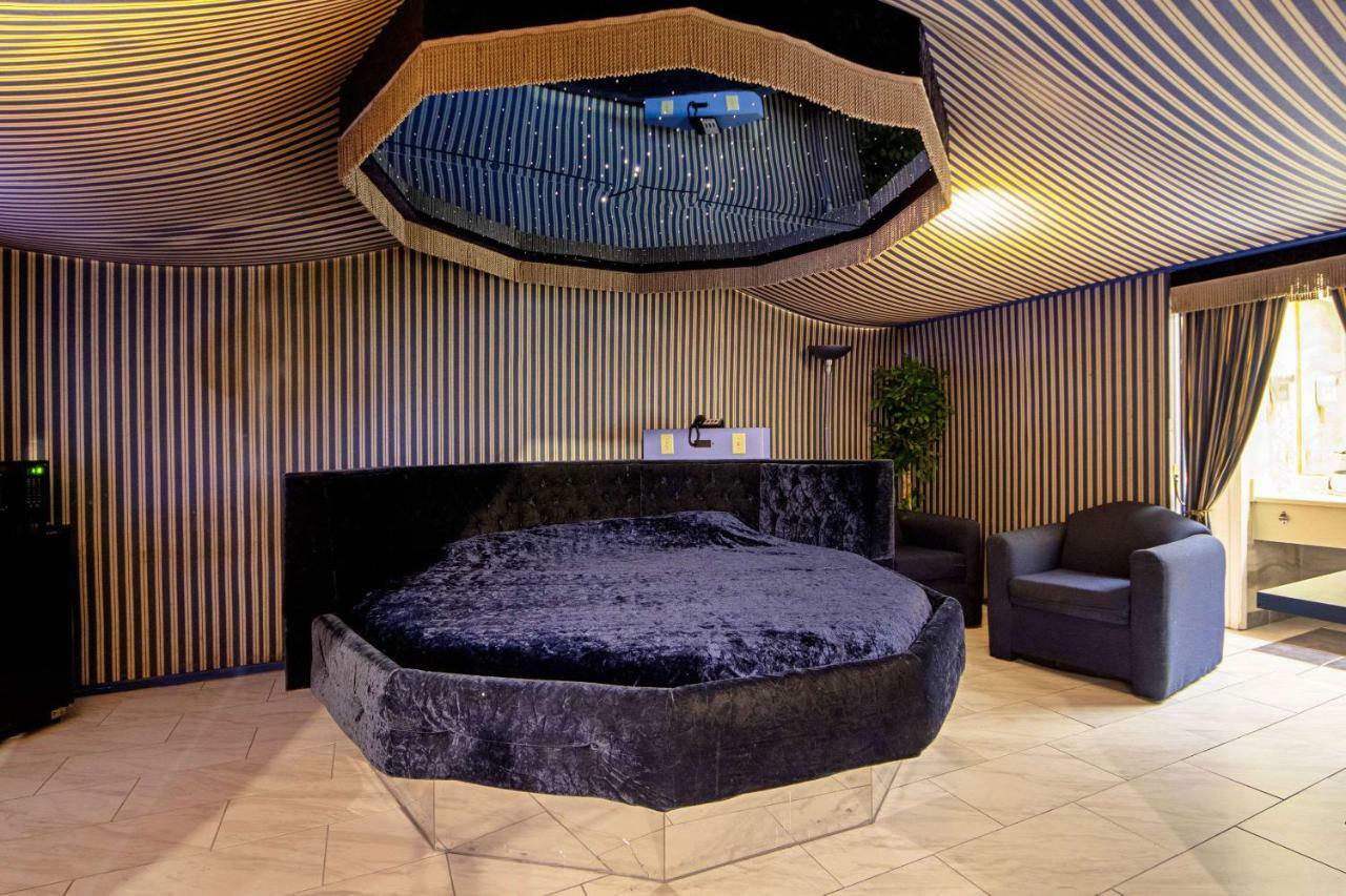 Economy Inn & Suites Denton Eksteriør billede