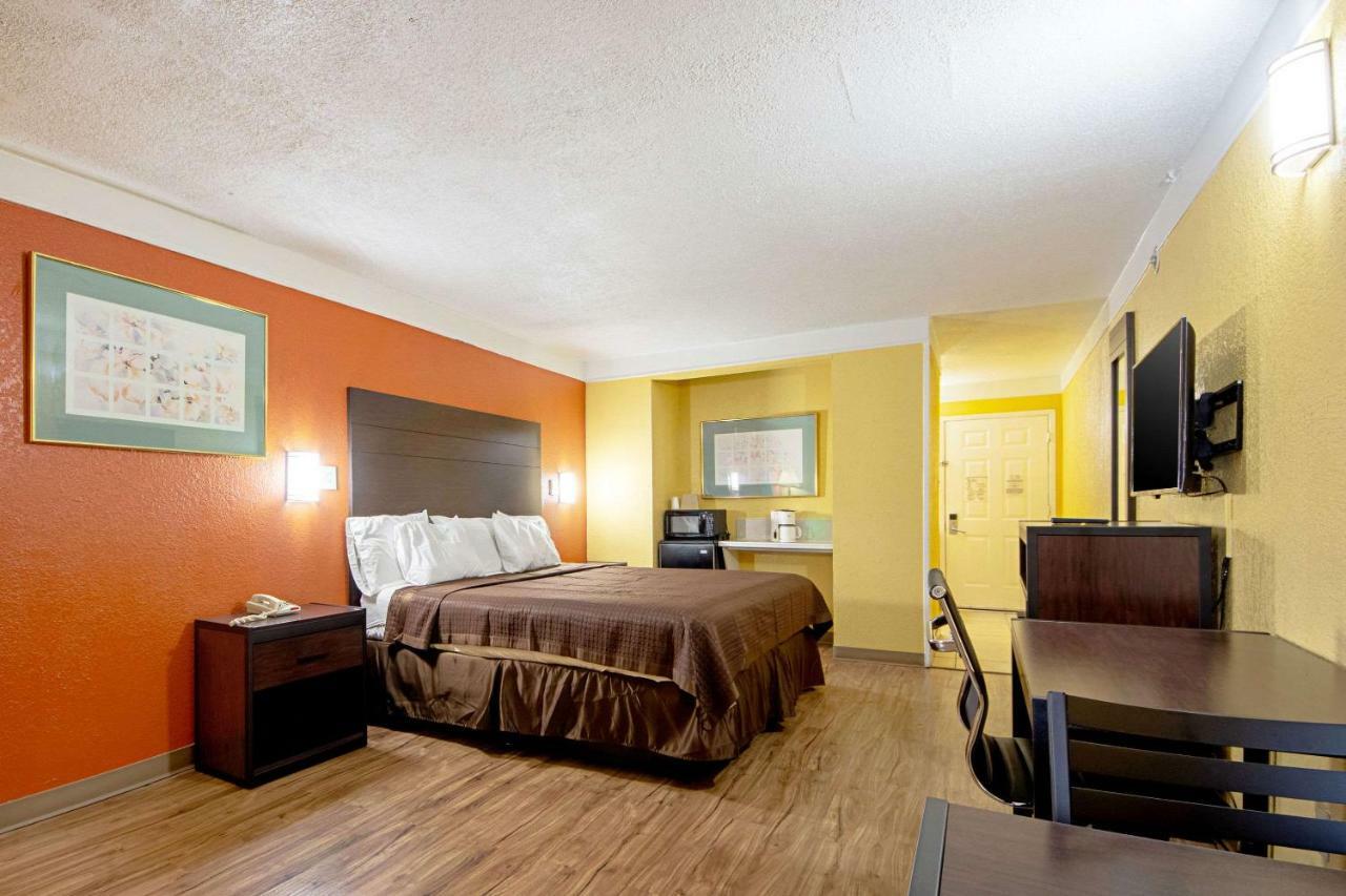 Economy Inn & Suites Denton Eksteriør billede