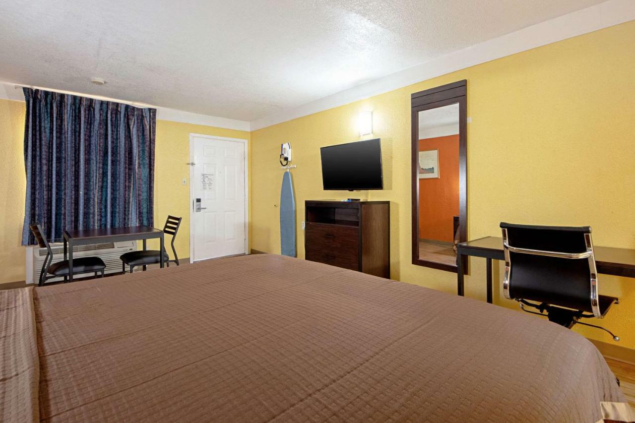 Economy Inn & Suites Denton Eksteriør billede
