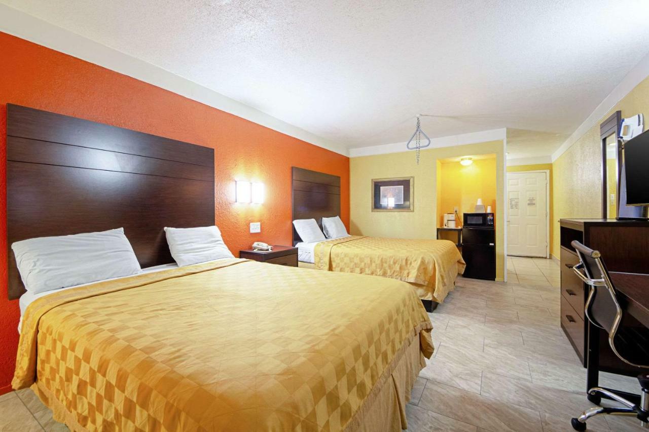 Economy Inn & Suites Denton Eksteriør billede