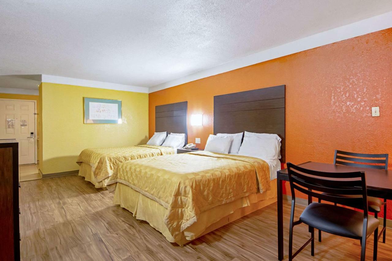 Economy Inn & Suites Denton Eksteriør billede