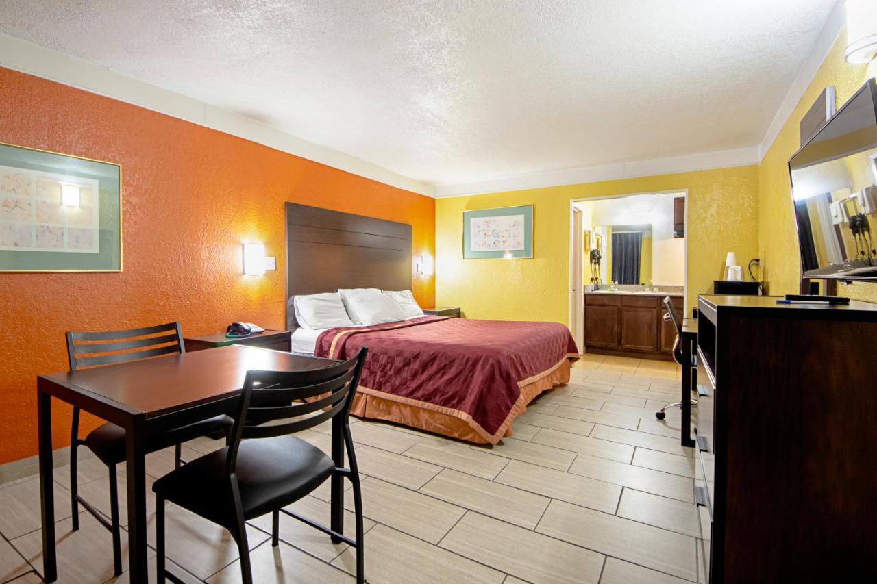 Economy Inn & Suites Denton Eksteriør billede